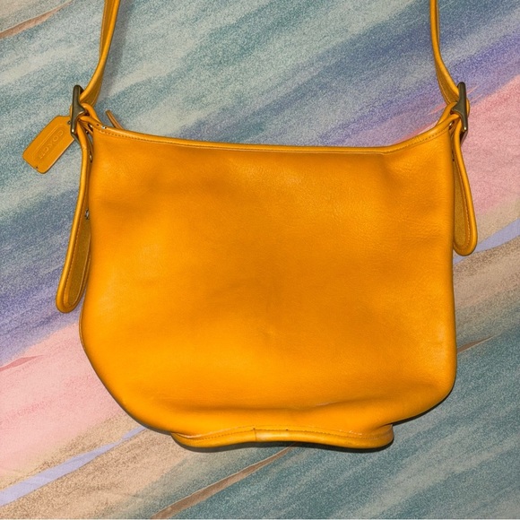 VINTAGE COACH DUFFLE SAC BUCKET SOULDER BAG PURSE Yellow Leather #9953 - Picture 2 of 13